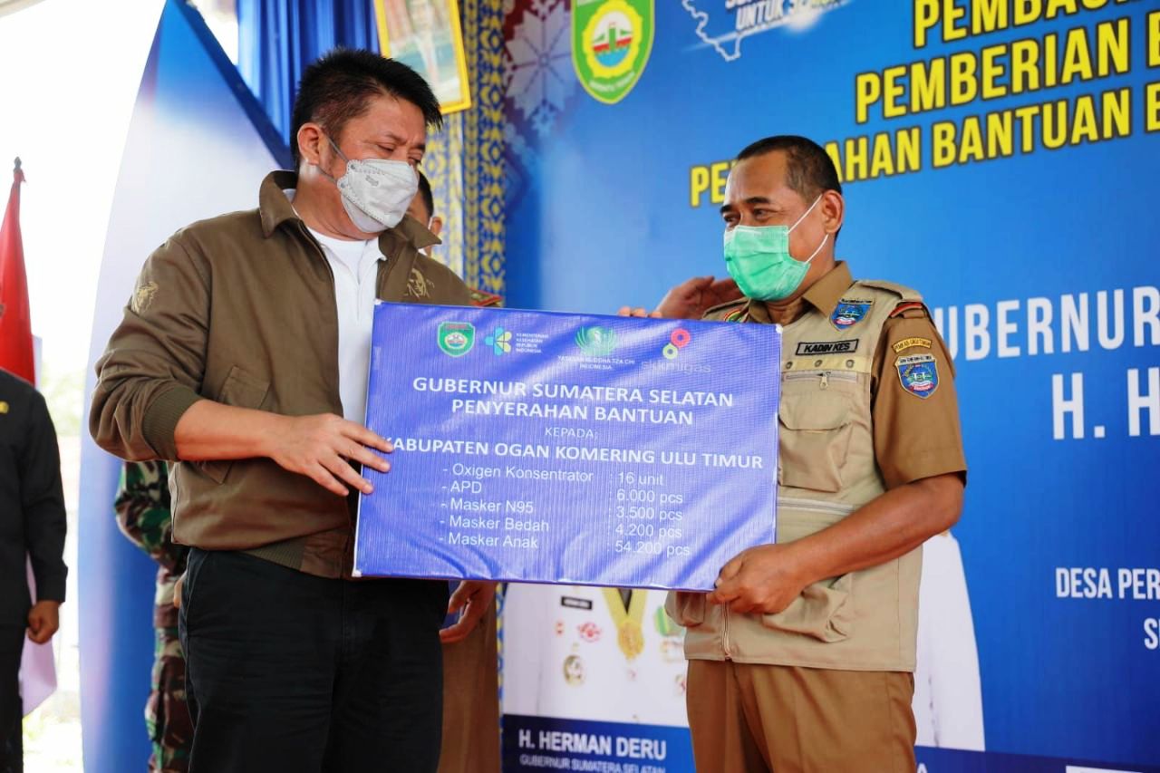 Gubernur Sumsel Herman Deru (kiri)