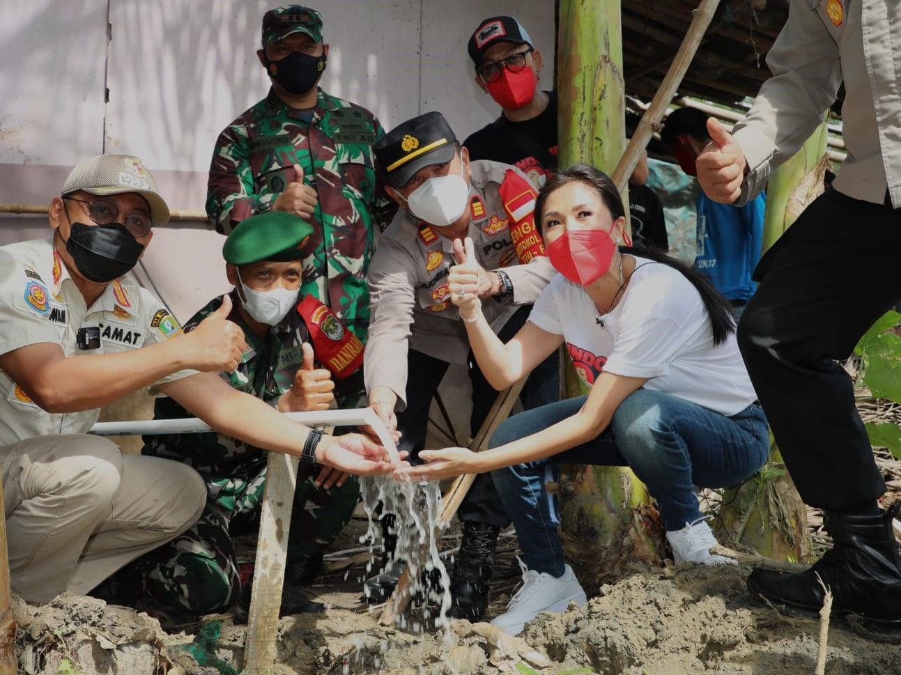 Bantuan sumber air bersih dari Indonesia Pasti Bisa untuk warga Desa Banjar Sari.