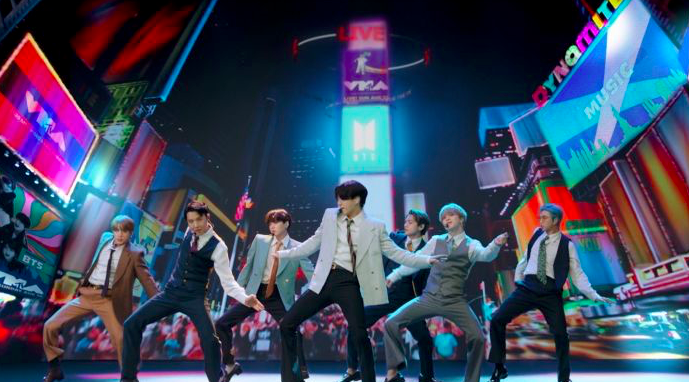 BTS saat tampil di malam penghargaan MTV Video Music Awards. 
