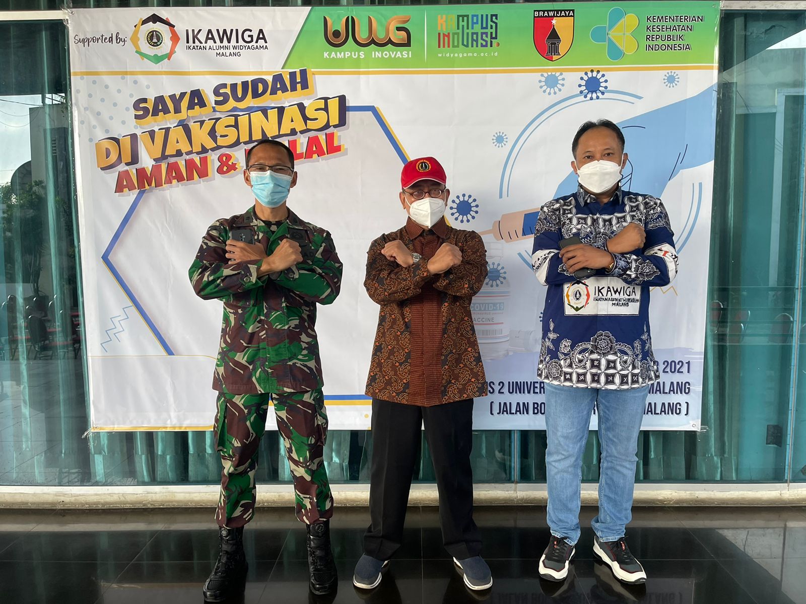 Pangdam V Brawijaya Mayjen TNI Suharyanto, Rektor UWG Malang Dr Agus Tugas Sudjianto dan Ketua IKAWIGA H. Mohammad Supriyadi