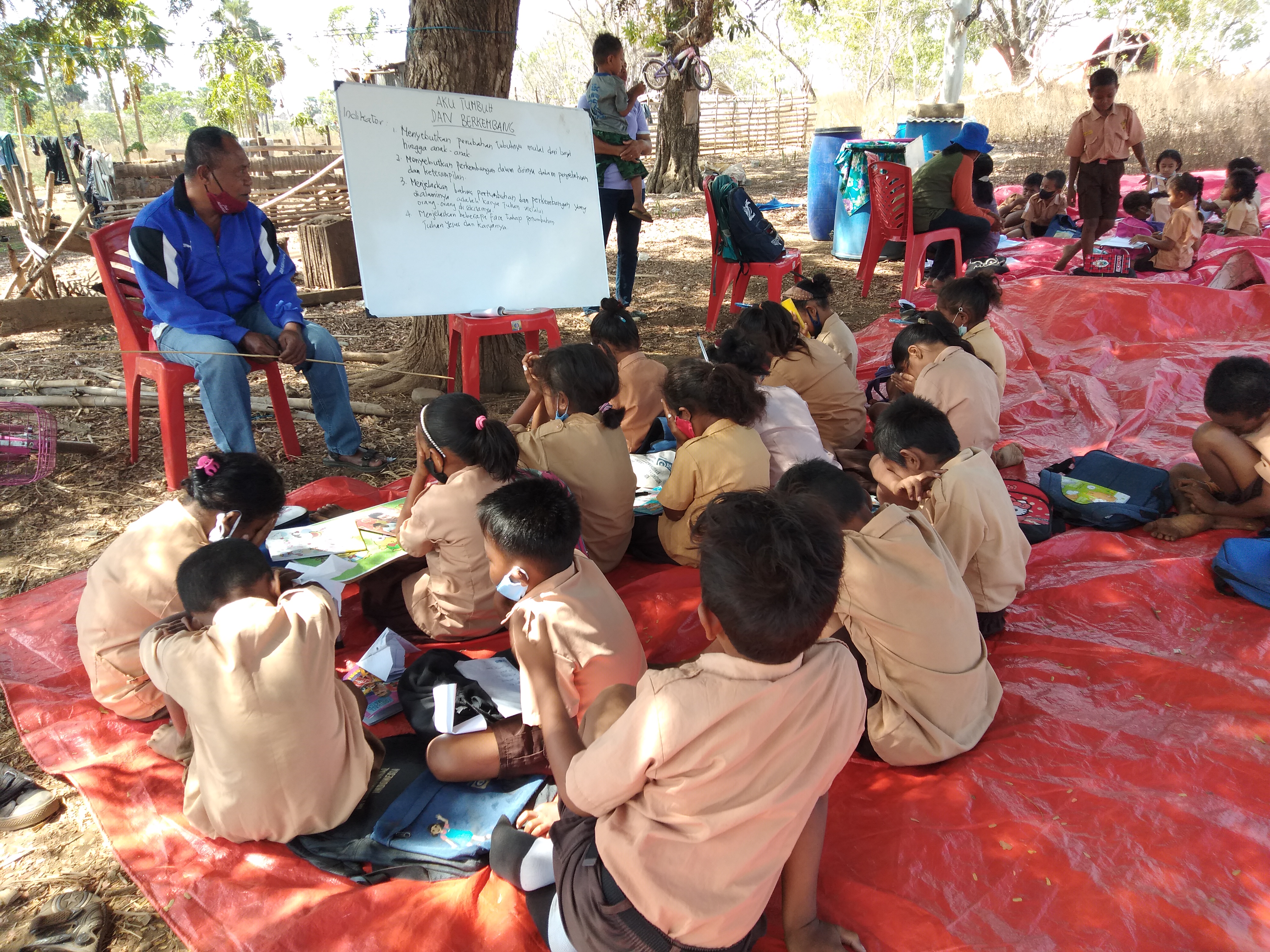 Bupati Lembata Minta Furnitur dan Tenda Laik Didatangkan untuk SDK Darurat