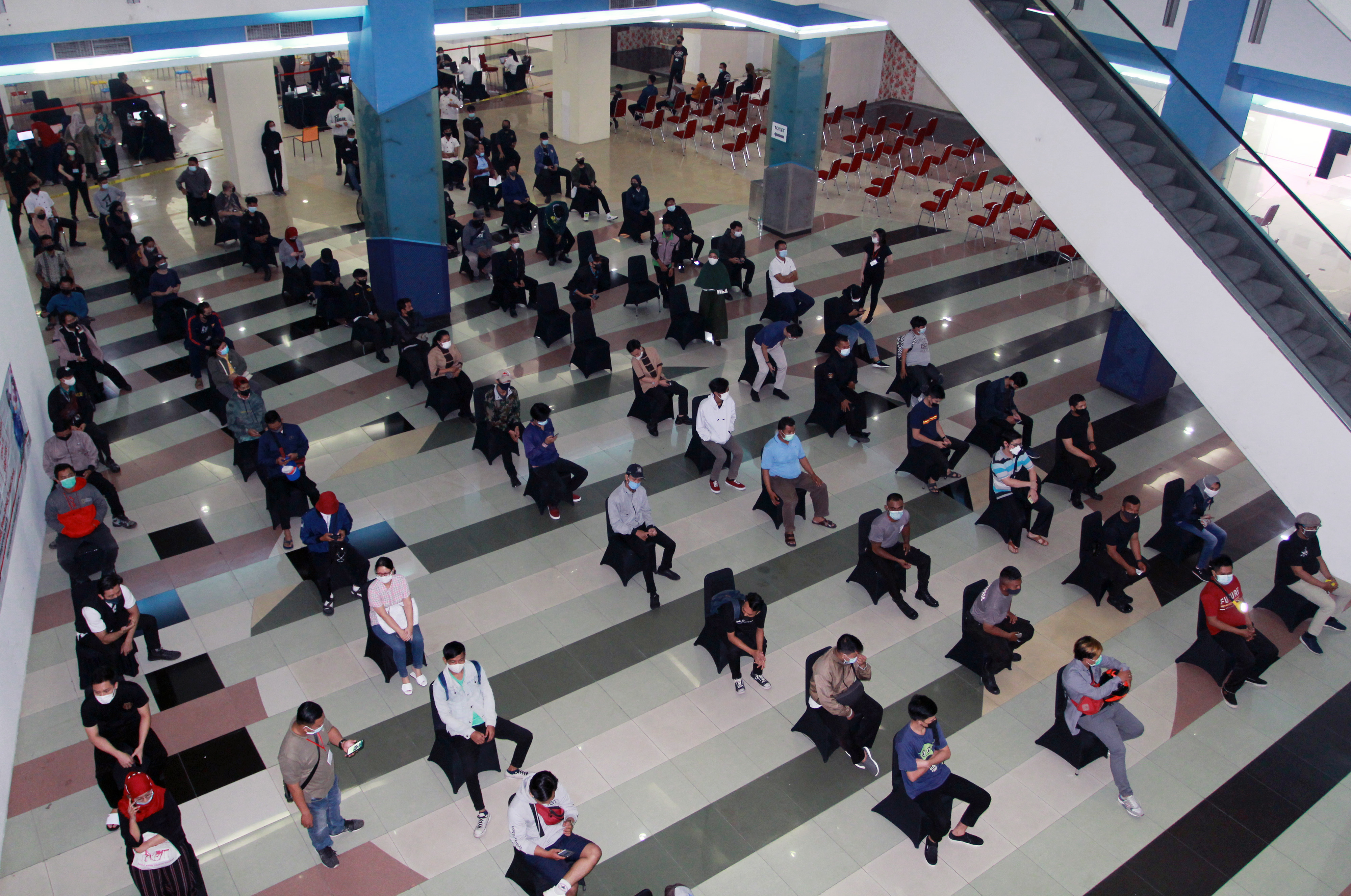 Vaksinasi untuk pelaku pariwisata dan pedagang di tangerang Selatan