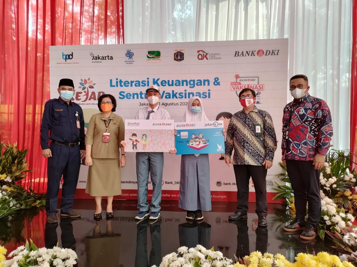 Kegiatan literasi dan vaksinasi Bank DKI bersama OJK dan Pemprov DKI