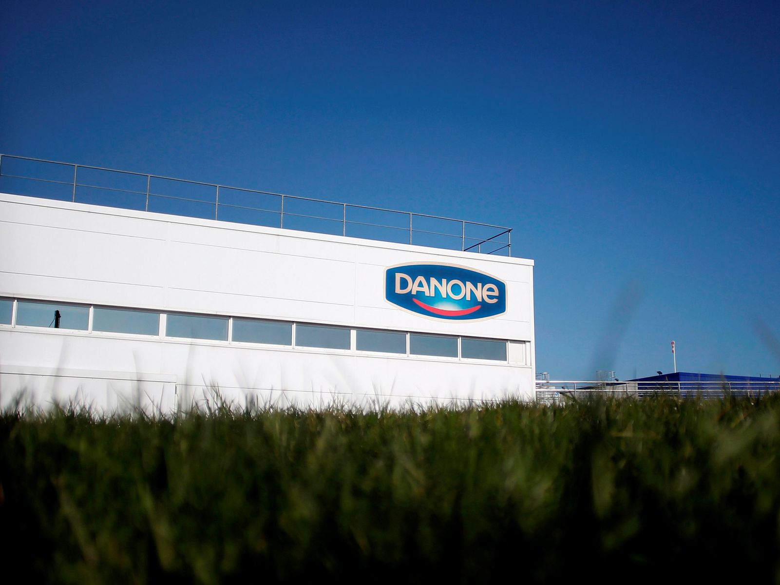 Careline Danone SN Indonesia Raih Dua Penghargaan Customer Service Champions 2021