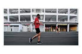 TETAP BEROLAHRAGA: Pandemi tidak menghalangi warga untuk berolahraga.