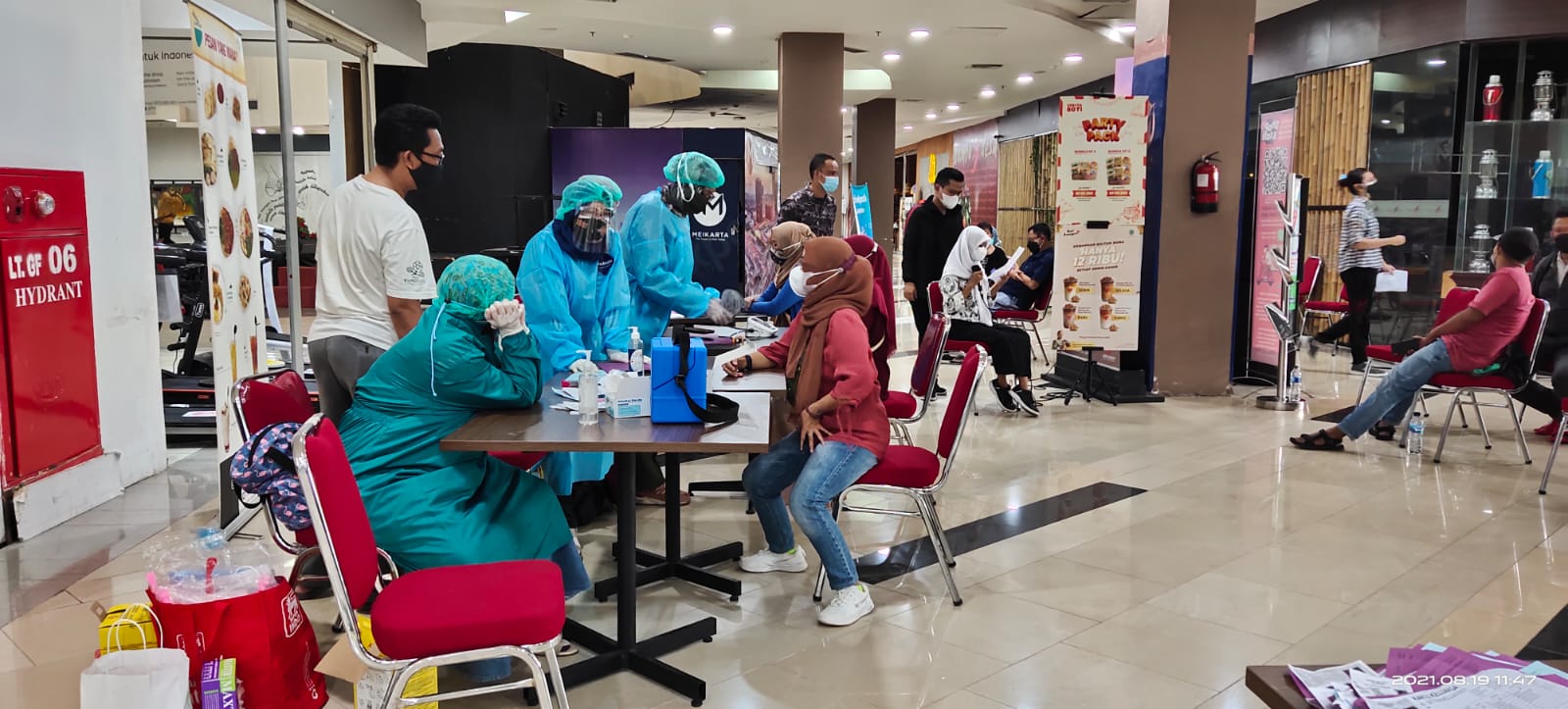 Vaksinasi di Gerai Vaksin Mal