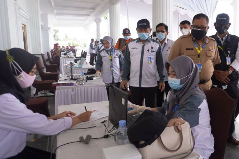 Sekretaris Daerah Kabupaten OKI, Husin meninjau pelaksanaan tes CPNS di wilayahnya, Selasa (7/9/2021).