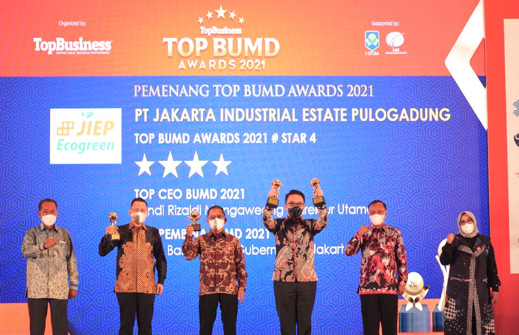 JIEP menyabet tiga gelar penghargaan sekaligus di ajang TOP BUMD Award 2021.