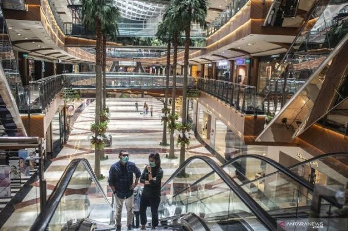 Suasana salah satu mal di Jakarta