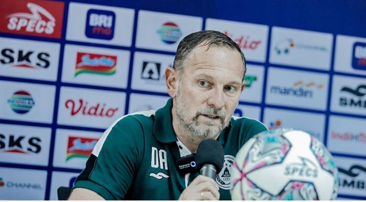 Pelatih PSS Sleman Dejan Antonic