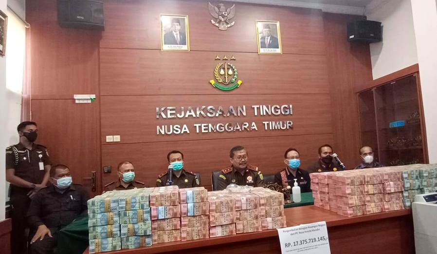 Kejaksaan Tinggi Nusa Tenggara Timur (NTT) berhasil menyelamatkan uang negara sebesar Rp17,3 miliar dari kasus dugaan korupsi. 