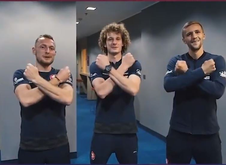 Alex Kral (tengah) diperkenalkan dua rekannya dari Rep Ceko, Tomas Soucek dan Vladimir Coufal, di West Ham United.