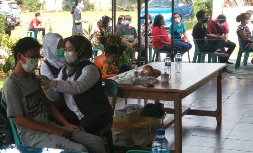 Sebanyak 115 jemaat HKBP Satia Perumnas Batu 6, Jln. Kedondong 2 Perumnas Batu 6, Simalungun divaksinasi covid-19 dosis pertaman, Rabu (8/9)