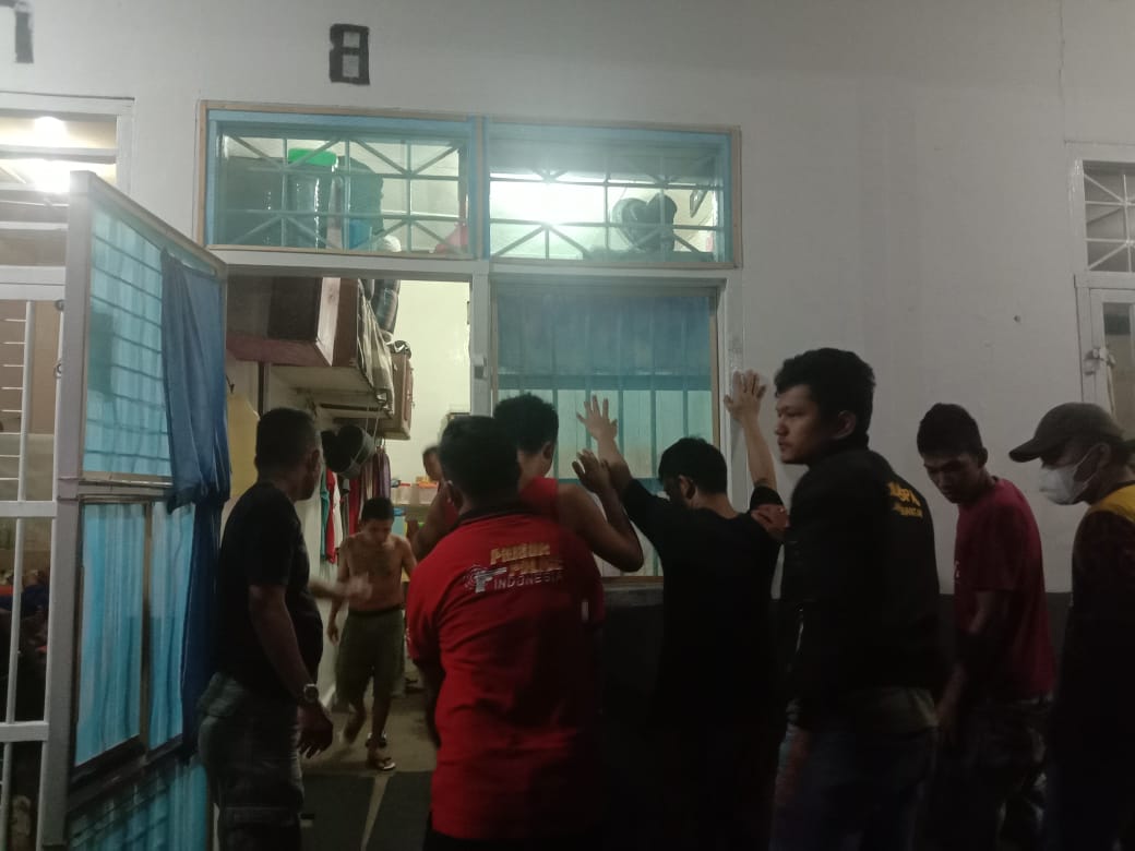 Razia di Lapas Kelas IIA Pematangsiantar Ditemukan Ponsel dan Sajam
