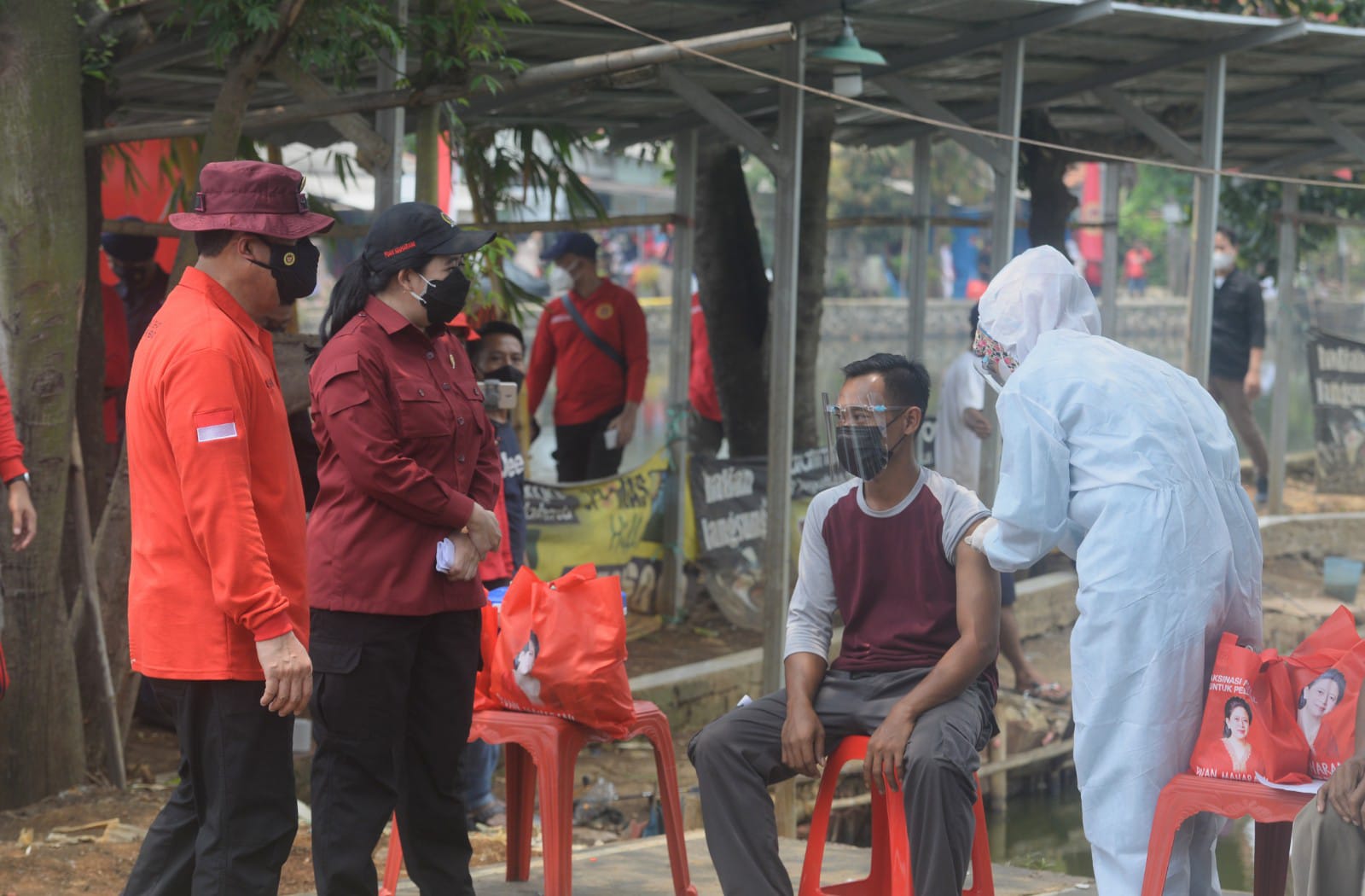 Kepala BIN Jenderal Polisi (Purn) Budi Gunawan (kiri) dan Ketua DPR RI Puan Maharani.