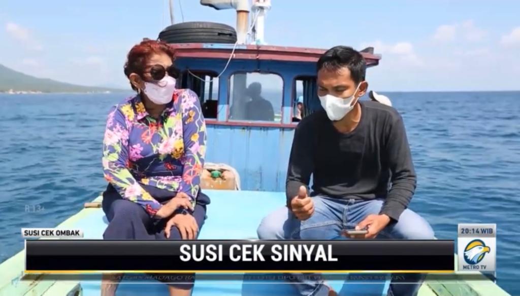 Susi Pudjiastuti berbincang dengan salah seorang nelayan di Kepulauan Natuna, Rohmat. 