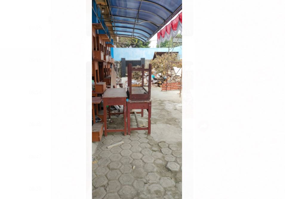 Kondisi SMPN 7 Depok yang dijadikan gudang dan tempat sampah