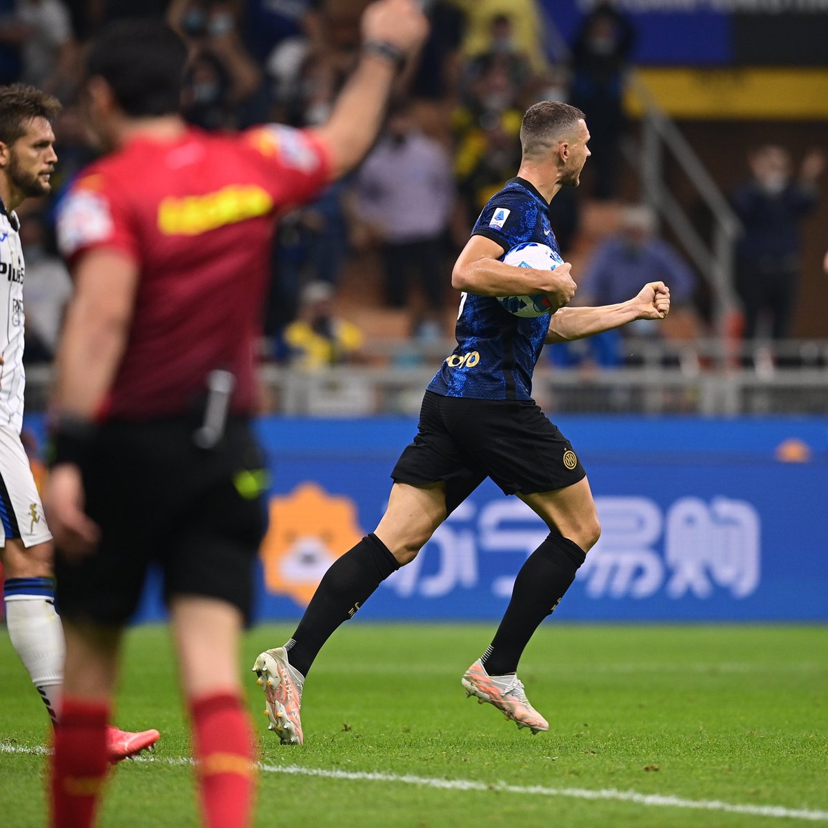 Edin Dzeko seusai merobek jala Atalanta