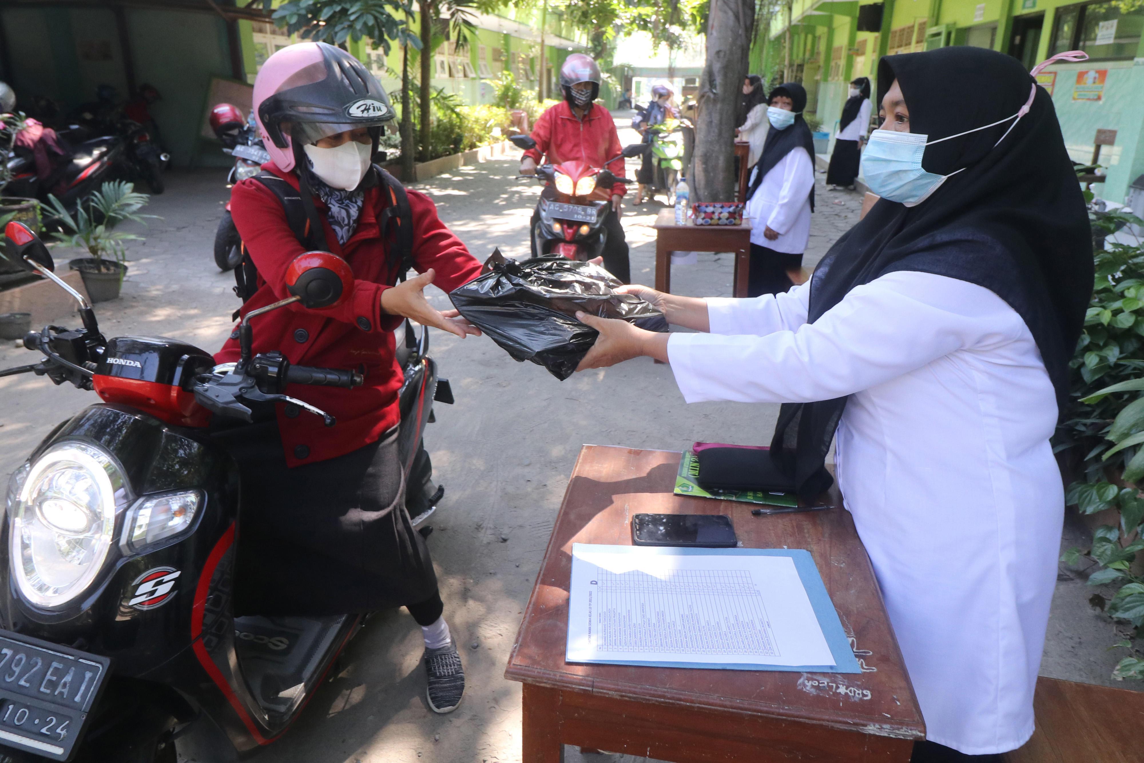 PTM Terbatas, Kemenag Terbitkan Panduan untuk Madrasah dan Pesantren