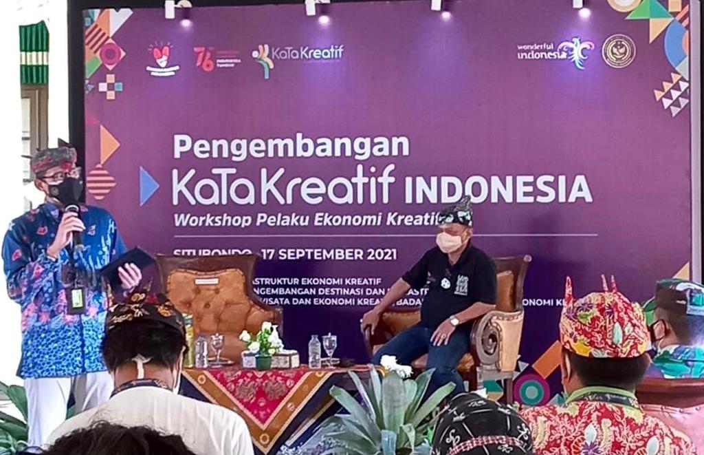 Menparekraf Sandiaga Uno memberi sambutan pada Worksop Program Pengembangan Kabupaten/Kota (KaTa) Kreatif Indonesia. 