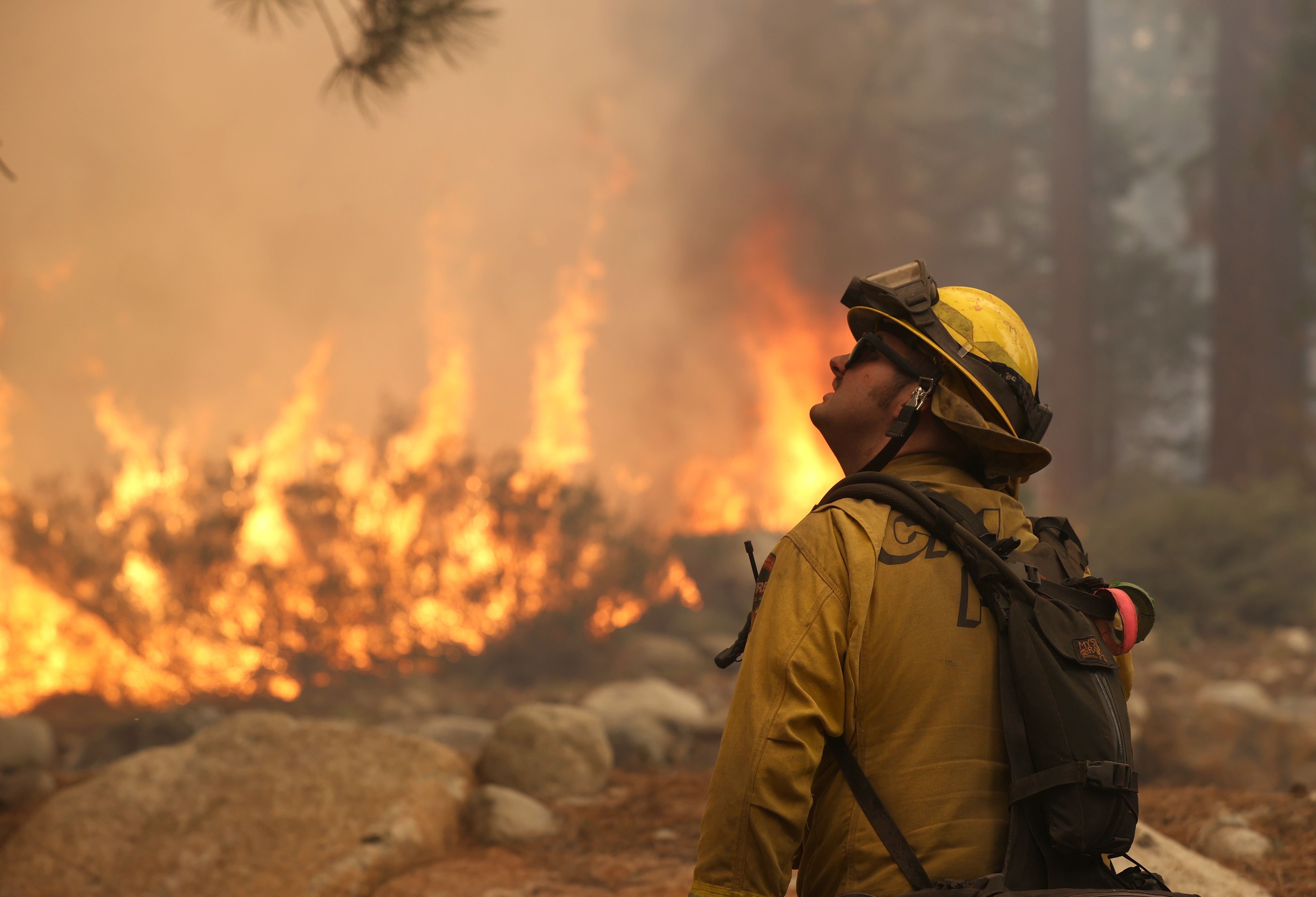 Kebakaran di kawasan  Resor Lake Tahoe California