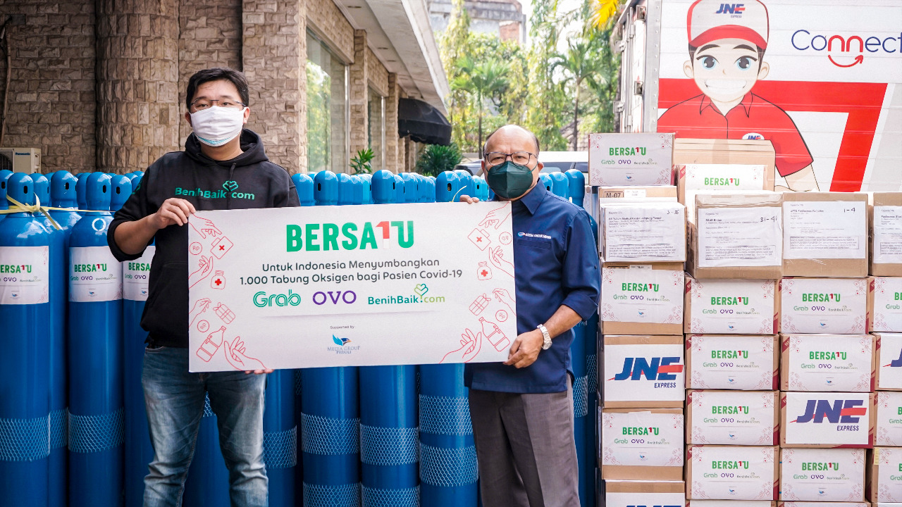Donasi 1.100 tabung oksigen dari penguna Grab untuk 56 fasilitas kesehatan di Indonesia.