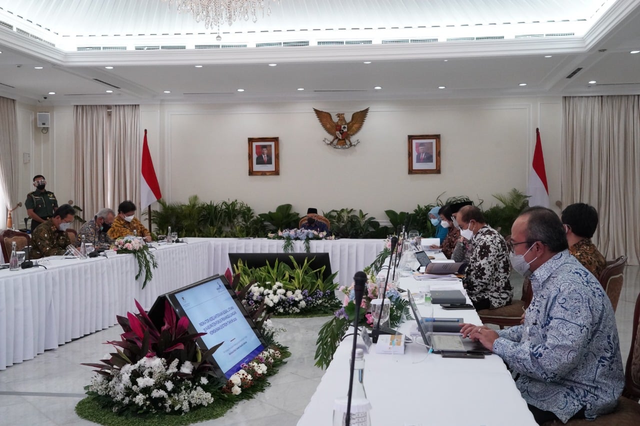 Rapat terbatas pembahasan penanggulangan kemiskinan yang dipimpin Wakil Presiden ma'ruf AMin