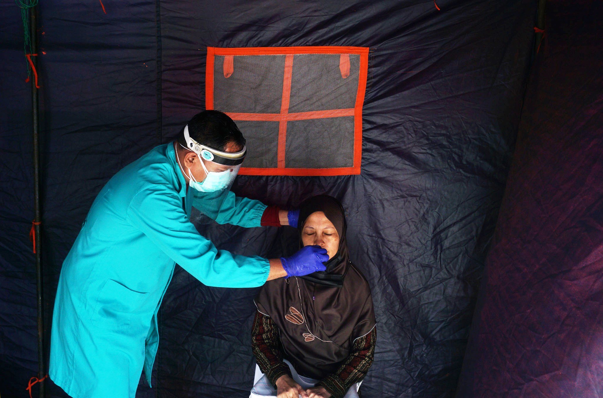 Ilustrasi tes swab antigen.