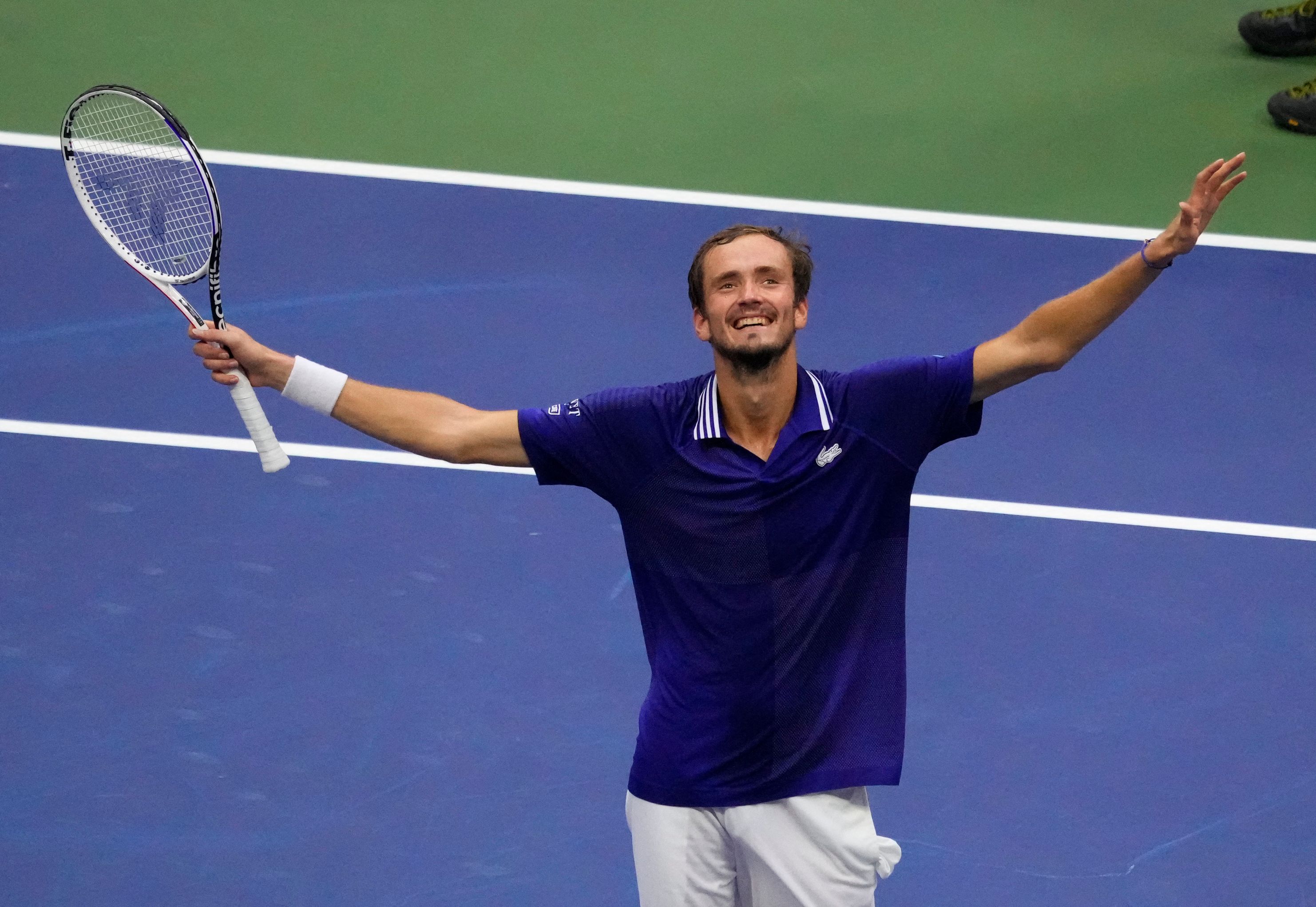 Petenis Rusia Daniil Medvedev saat merayakan kemenangan di AS Terbuka.