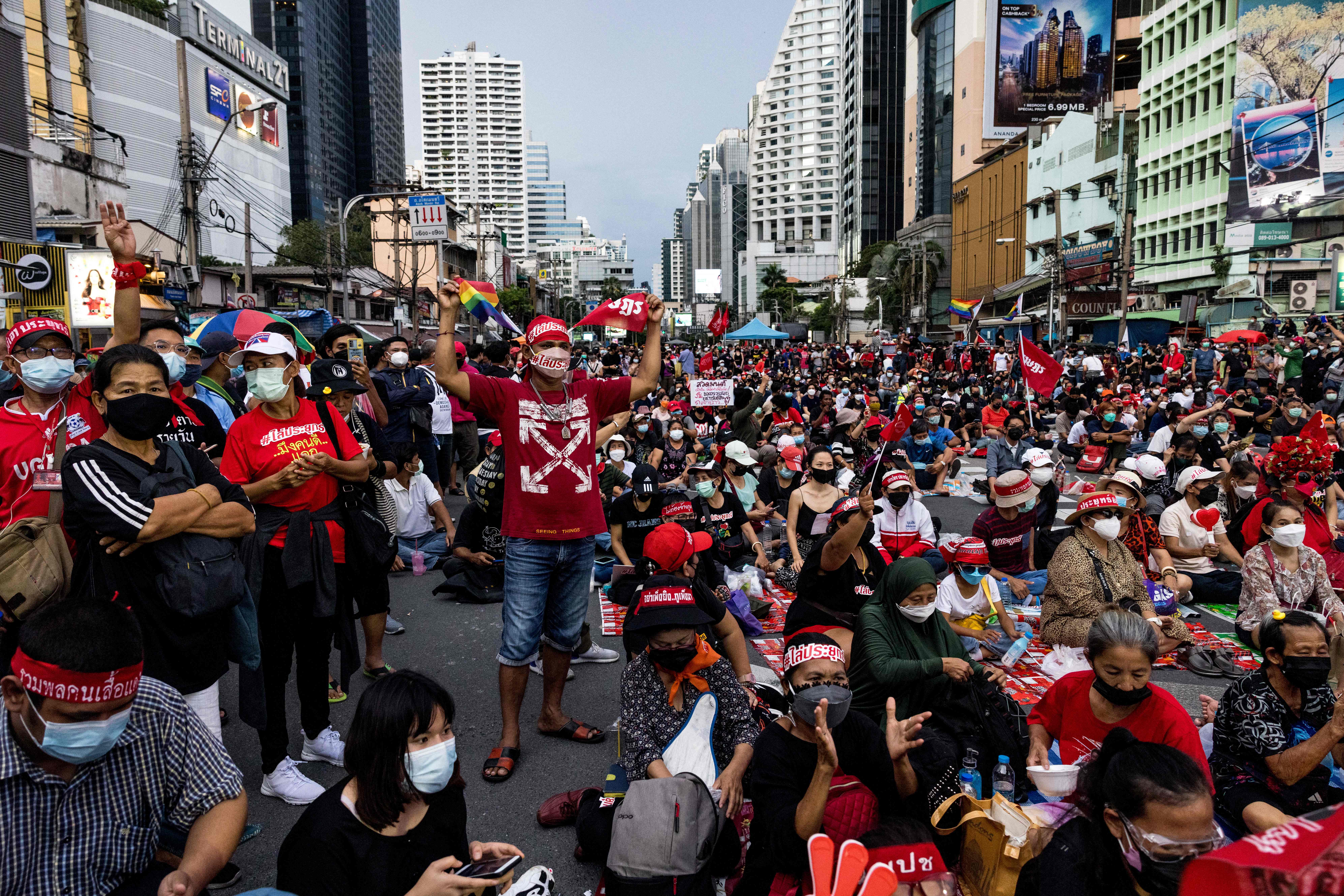 Ribuan Warga Thailand Turun ke Jalan Tuntut PM Mundur
