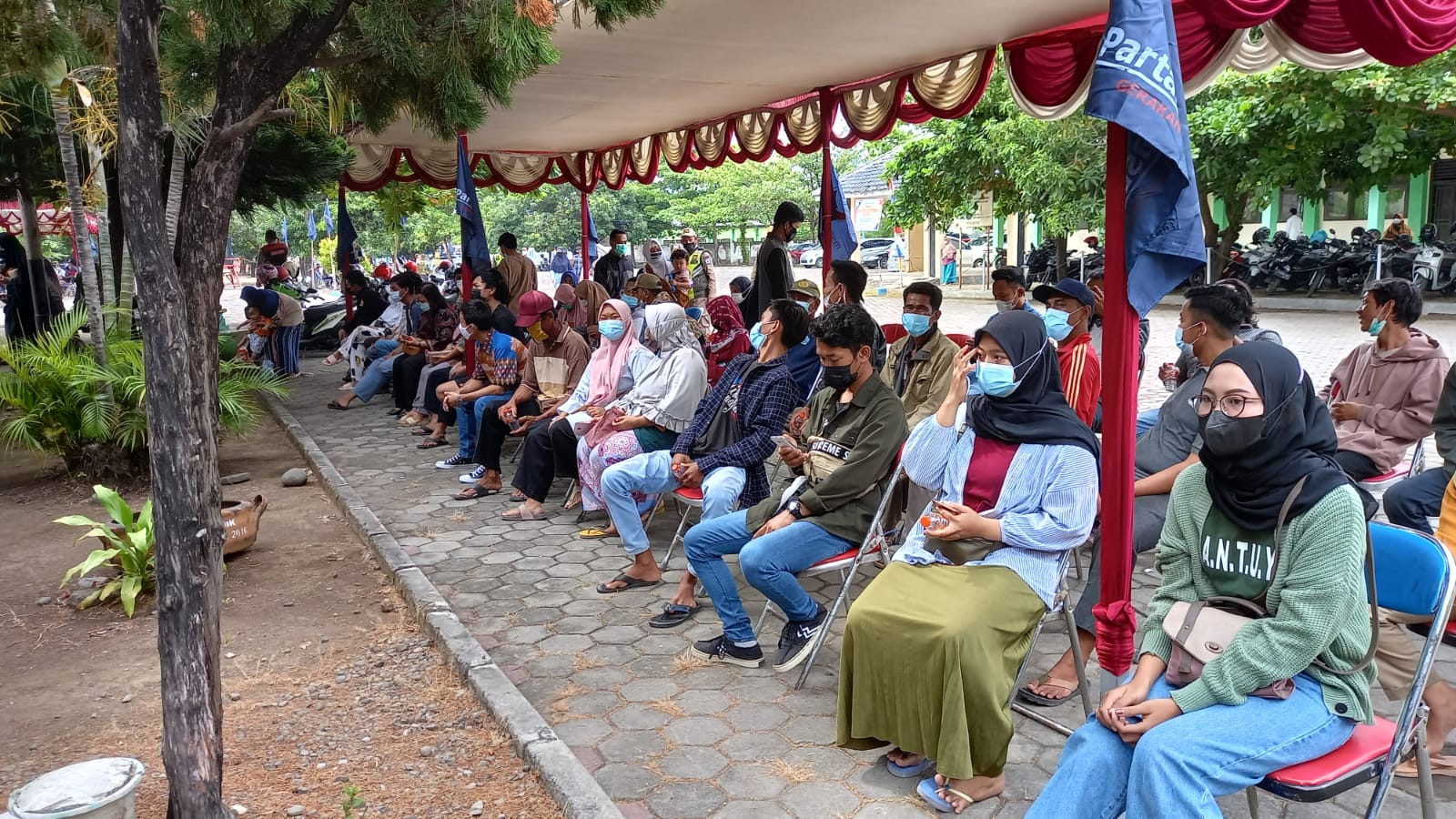 Warga Brebes Antusias Ikuti Vaksinasi Covid-19 yang Digelar NasDem