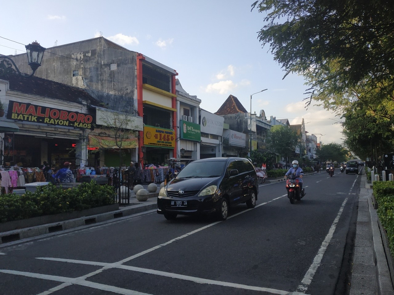 Lalu lintas di Malioboro, Yogyakarta.