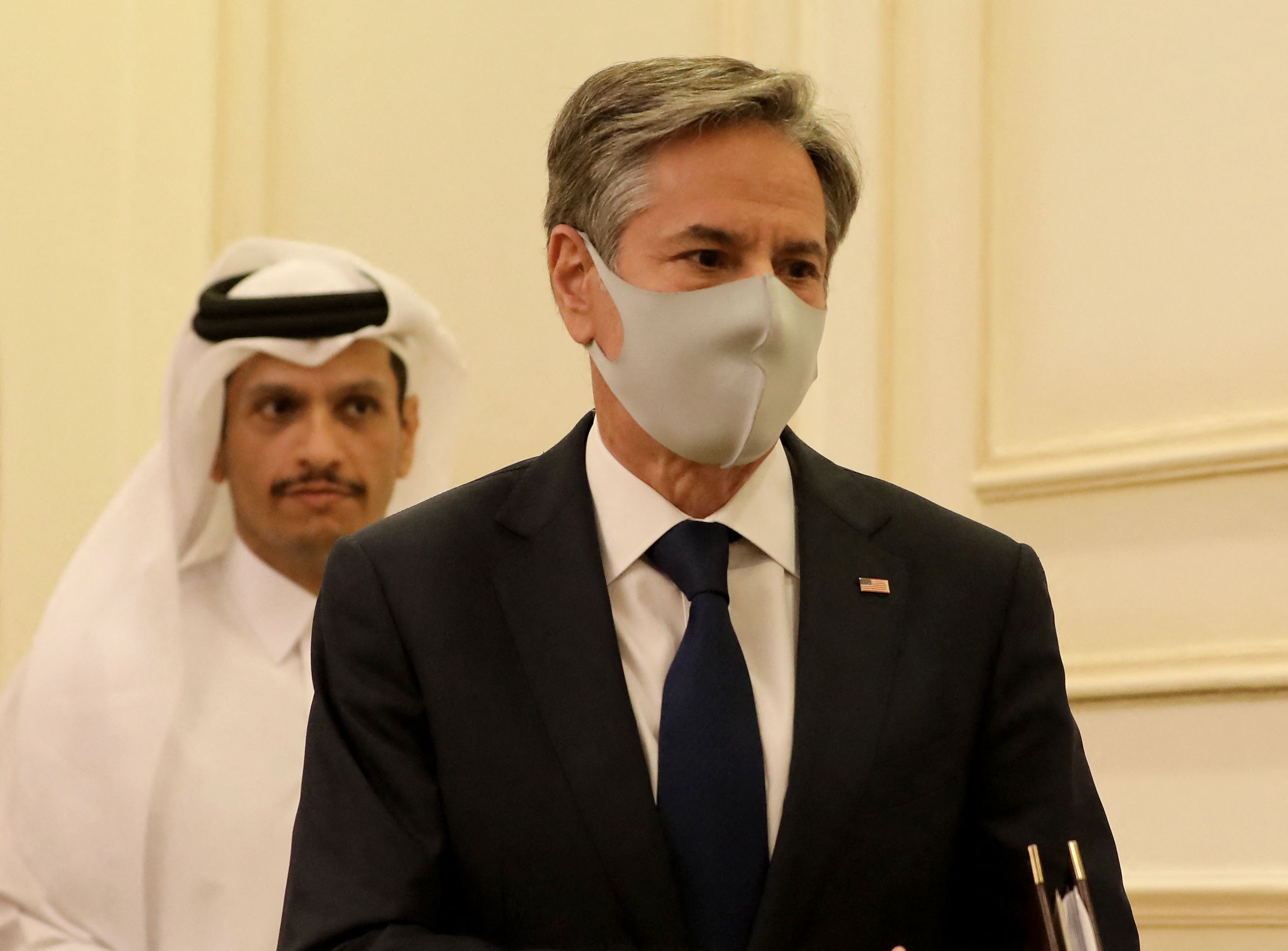 Menlu AS  Anthony Blinken dan Melu Qatar Sheikh Mohammad bin Abdulrahman al-Thani seusai jumpa pers di Doha, Selasa (7/9)..