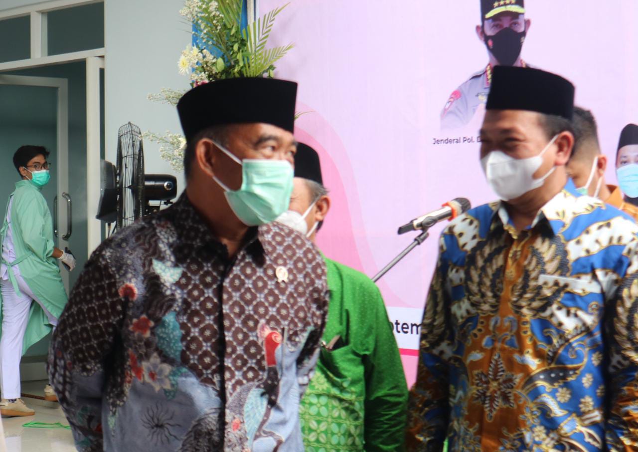 Menko PMK Muhadjir Effendy saat berkunjung ke Kudus, Sabtu (11/9).