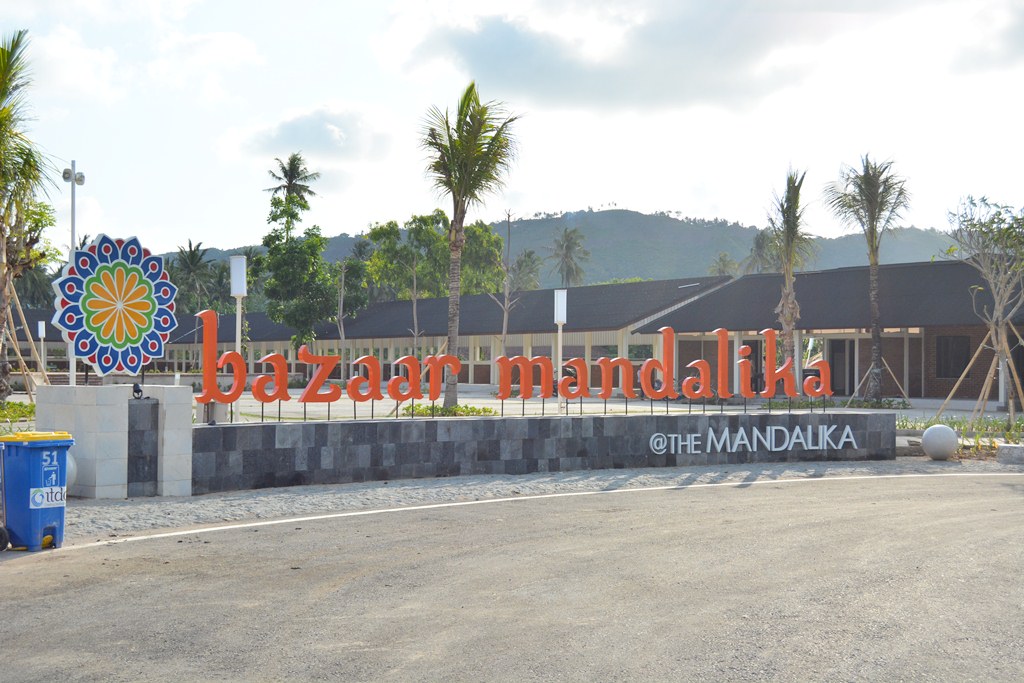 Bazaar Mandalika, salah satu kawasan untuk pembinaan UMKM di KEK Mandalika 