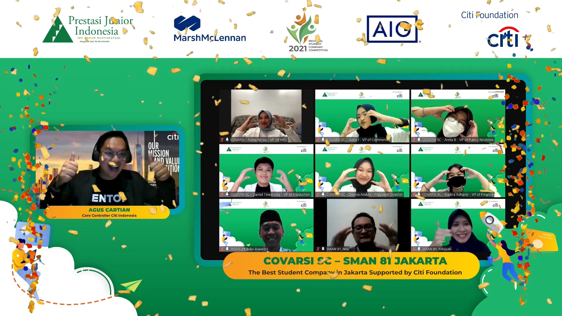 Pelajar mempresentasikan bisnisnya dalam Regional Student Company Competition