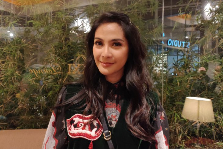 Maudy Koesnaedi Bersama Geng Ijo Bantu Petani Jual Tanaman Hias