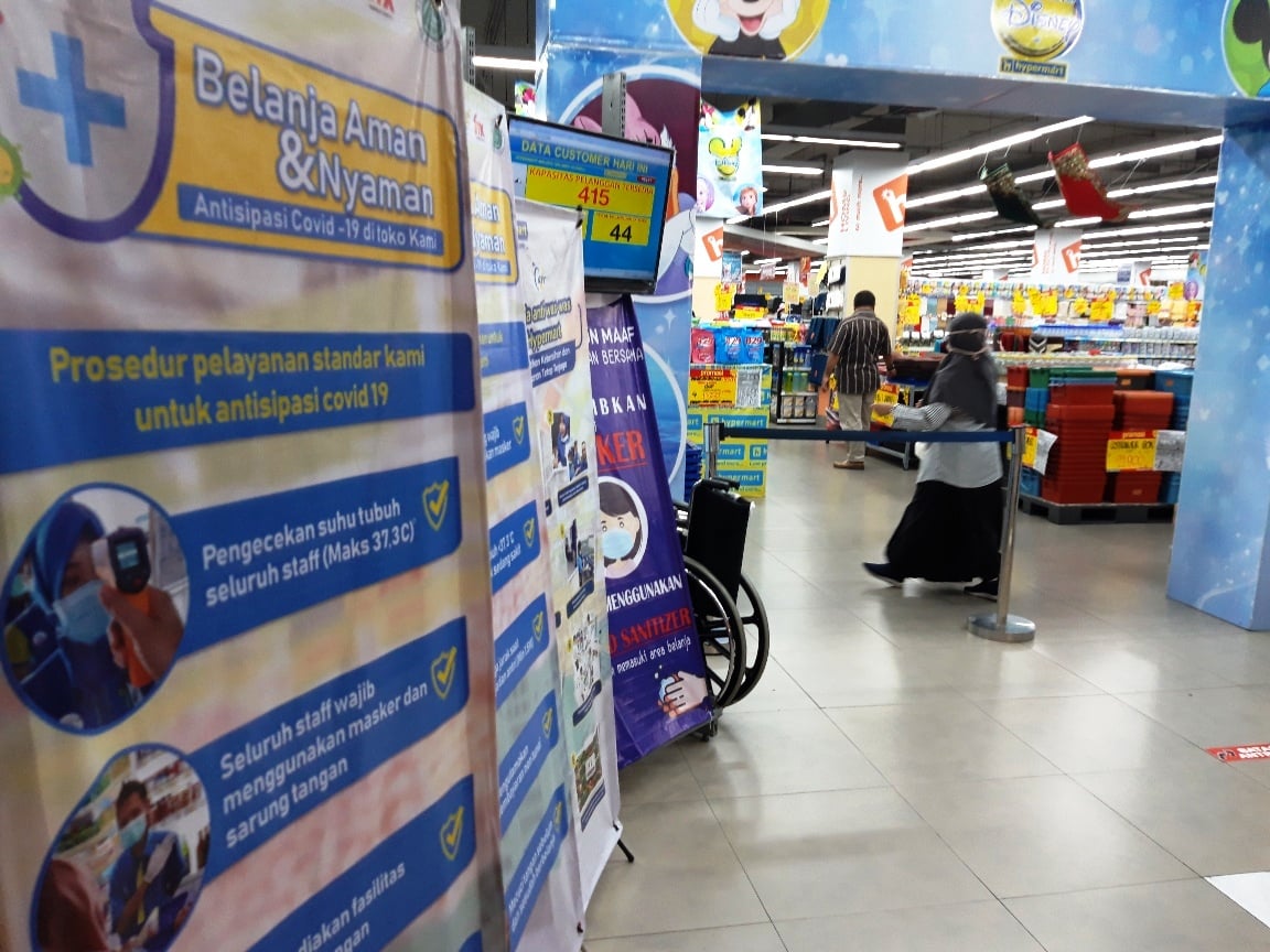 Suasana sebuah mal di Kota Malang.