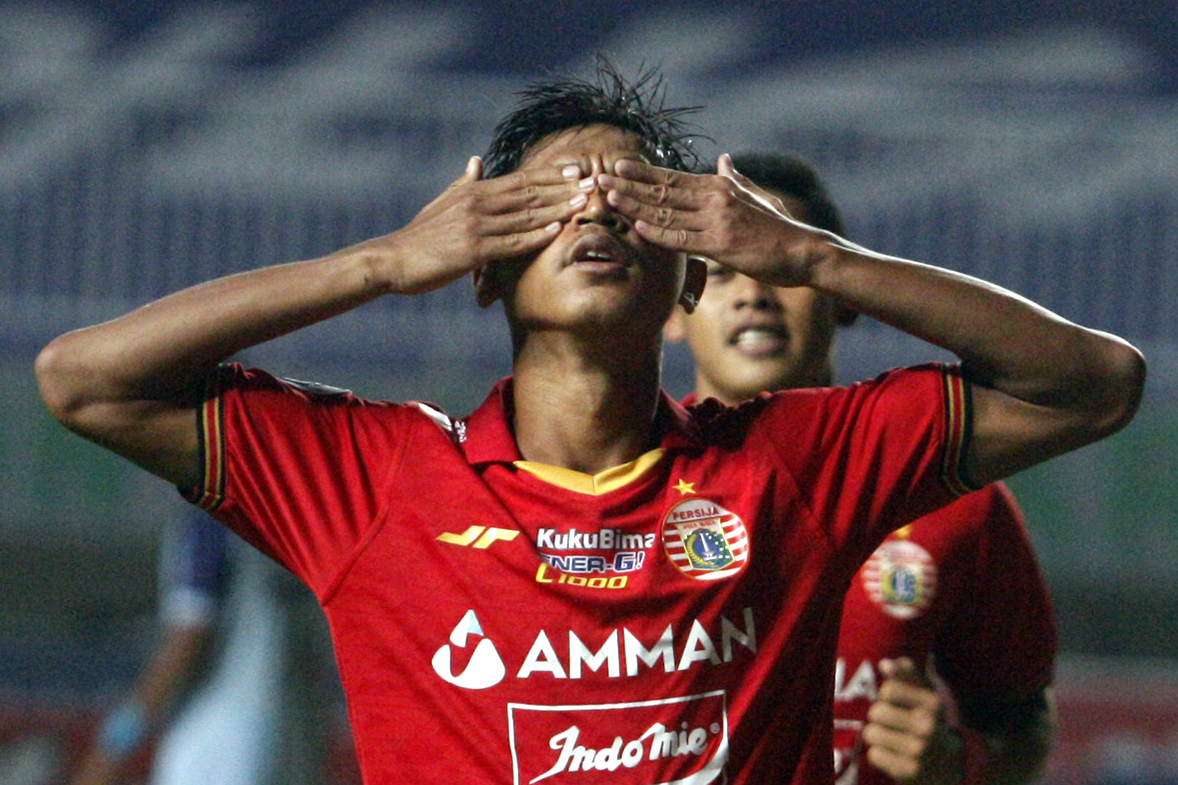 Pemain Persija Jakarta Afriyanto Nico merayakan gol ke gawang Persela Lamongan