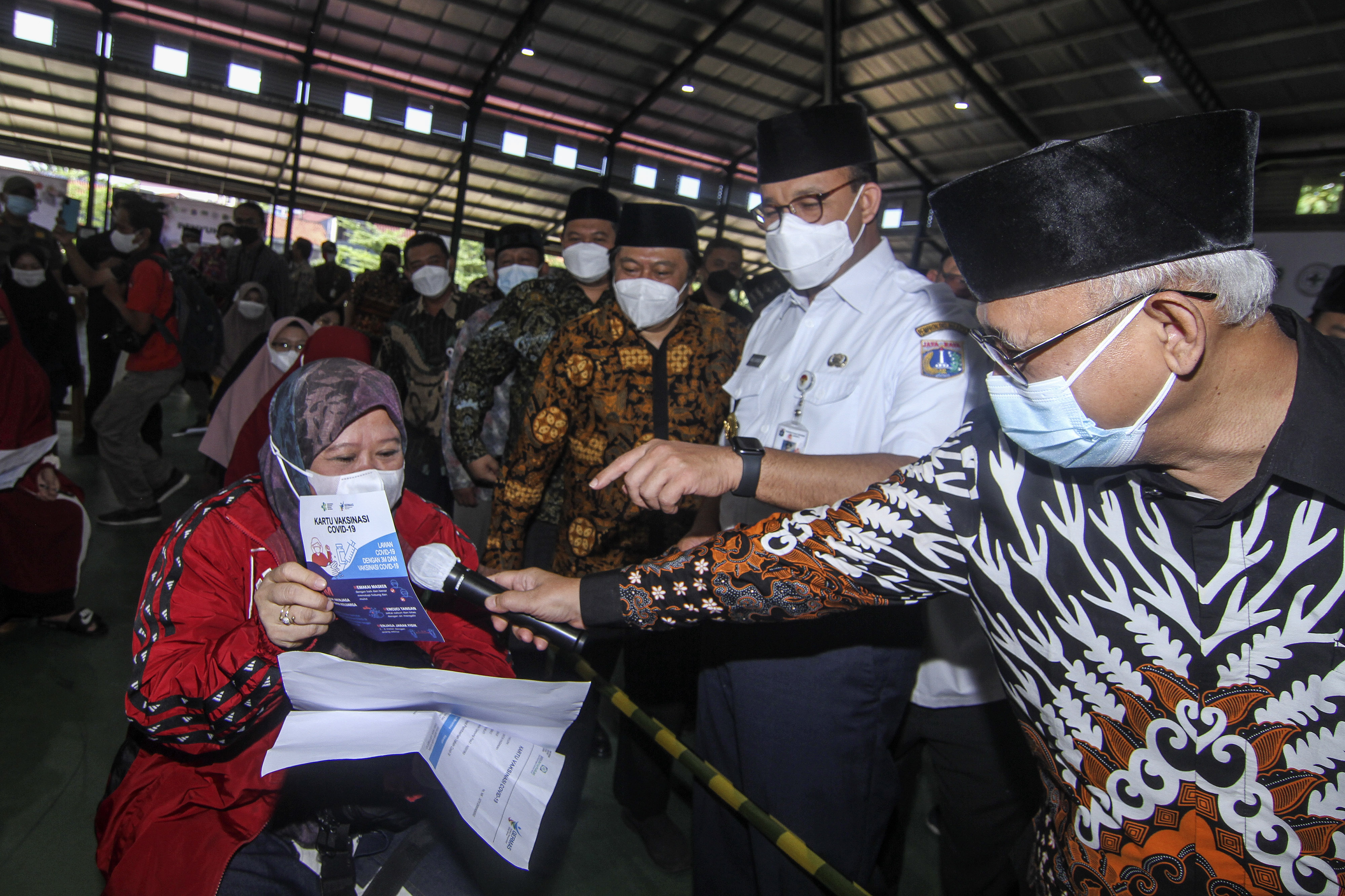 Kejar Target Vaksinasi, Anies Skrining Keberadaan Warga