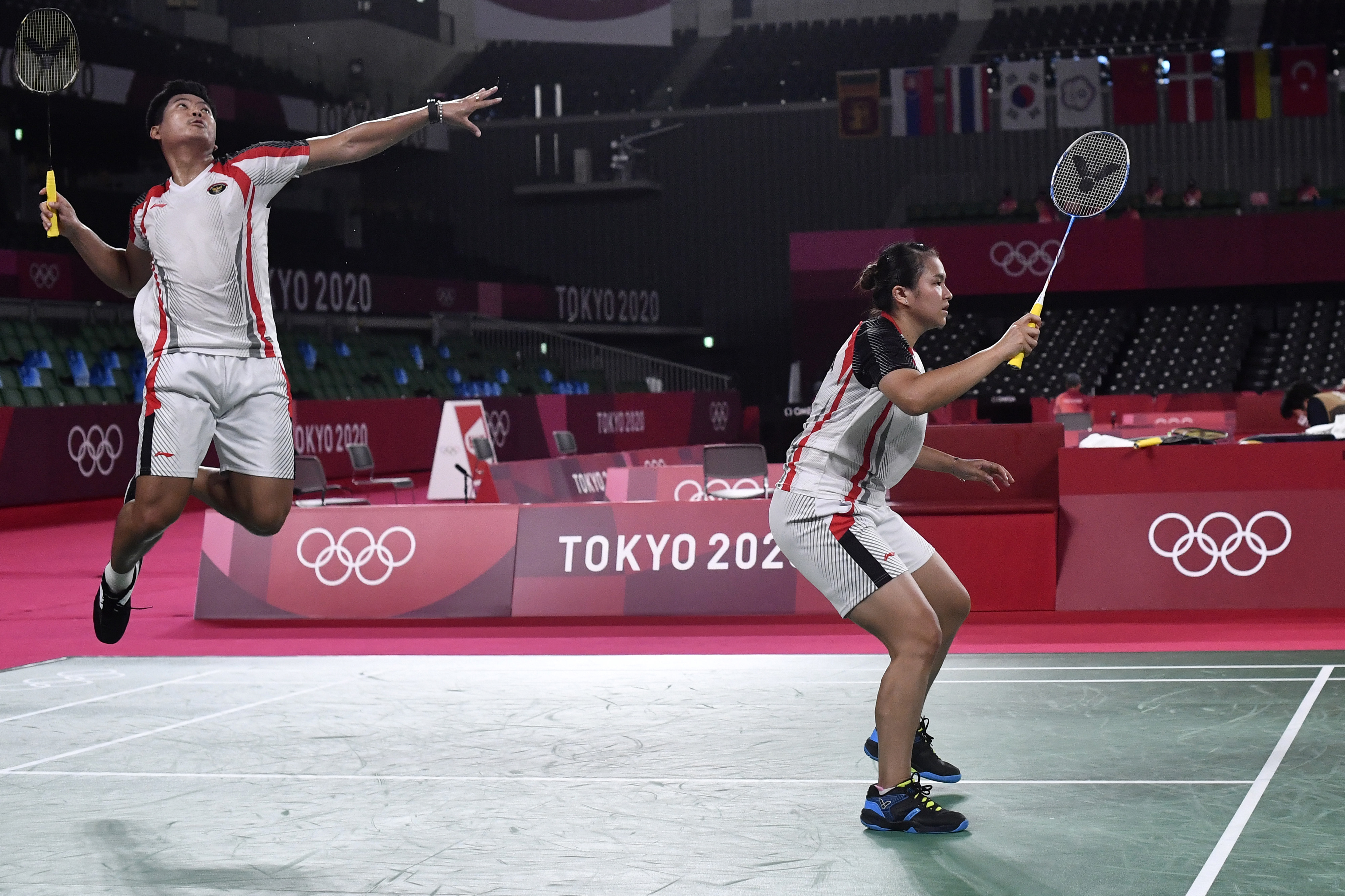Ganda campuran Praveen Jordan/Melati Daeva saat berlaga di Olimpiade Tokyo 2020.