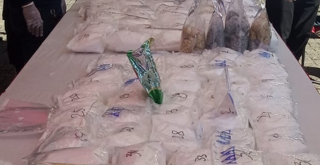 Polda Sulsel memusnahkan puluhan kg sabu, Selasa (28/9).  