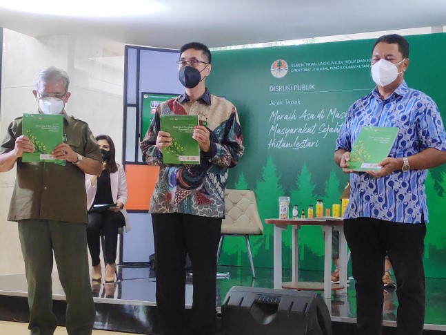 Peluncuran buku Jejak Tapak Meraih Asa di Masa Pandemi, Masyarakat Sejahtera Hutan Lestari.