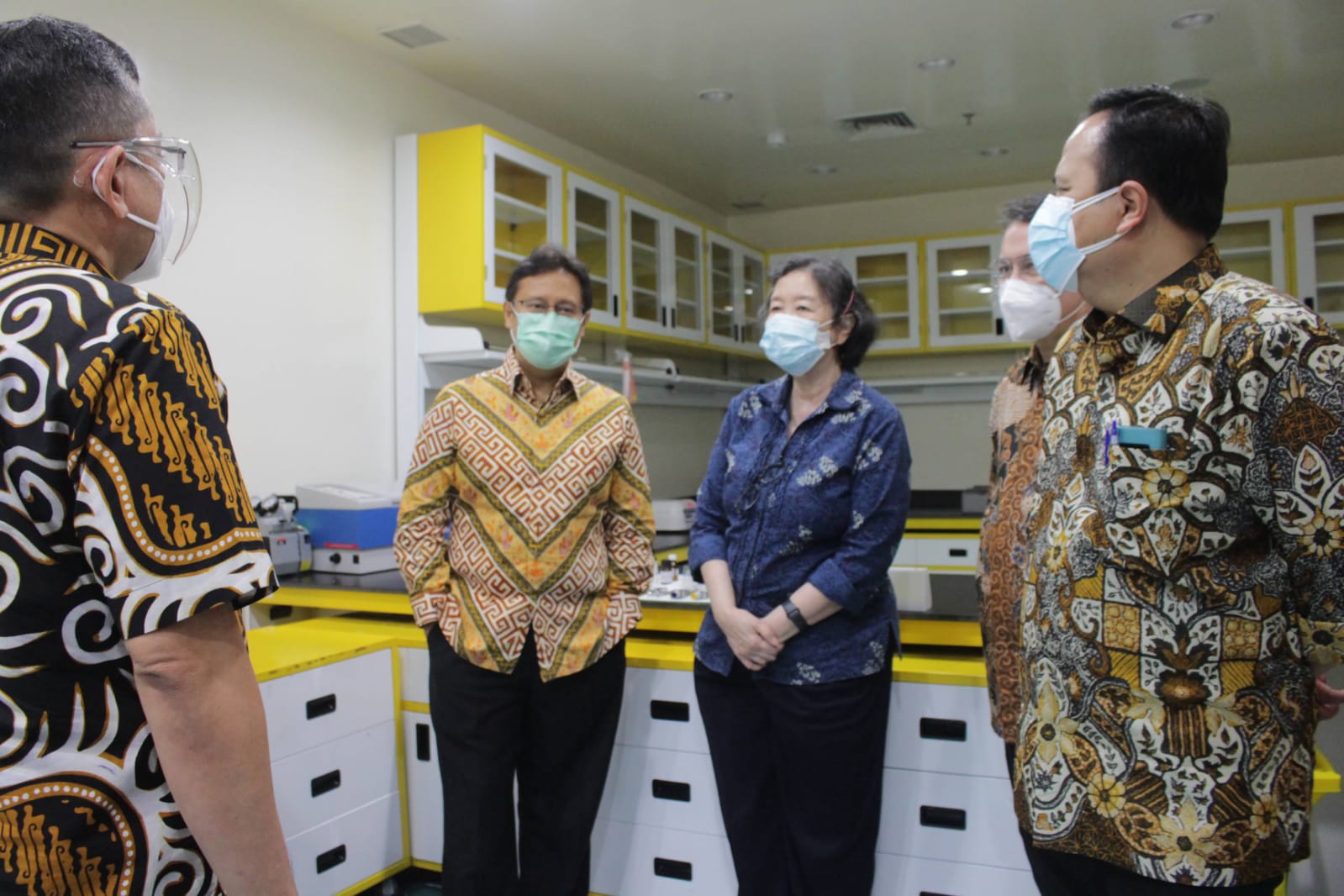 Menteri Kesehatan Budi Gunadi Sadikin saat berkunjung ke IMERI FKUI.