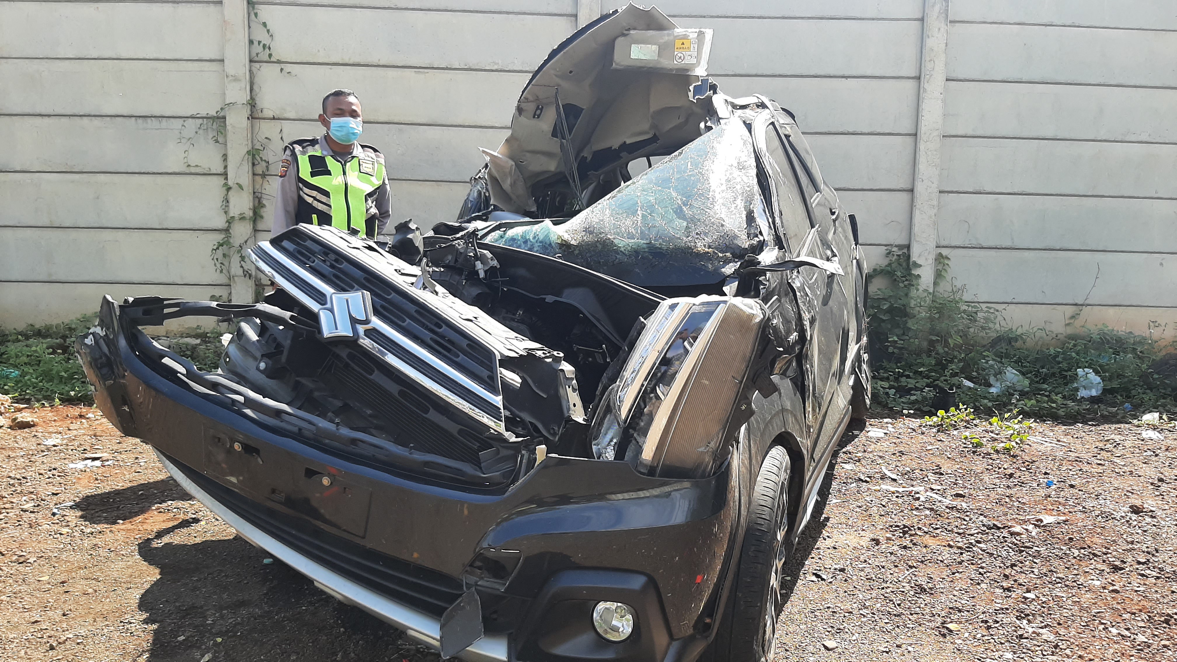 Pecah Ban Minibus Tabrak Truk di Tol Cipali 4 Meninggal