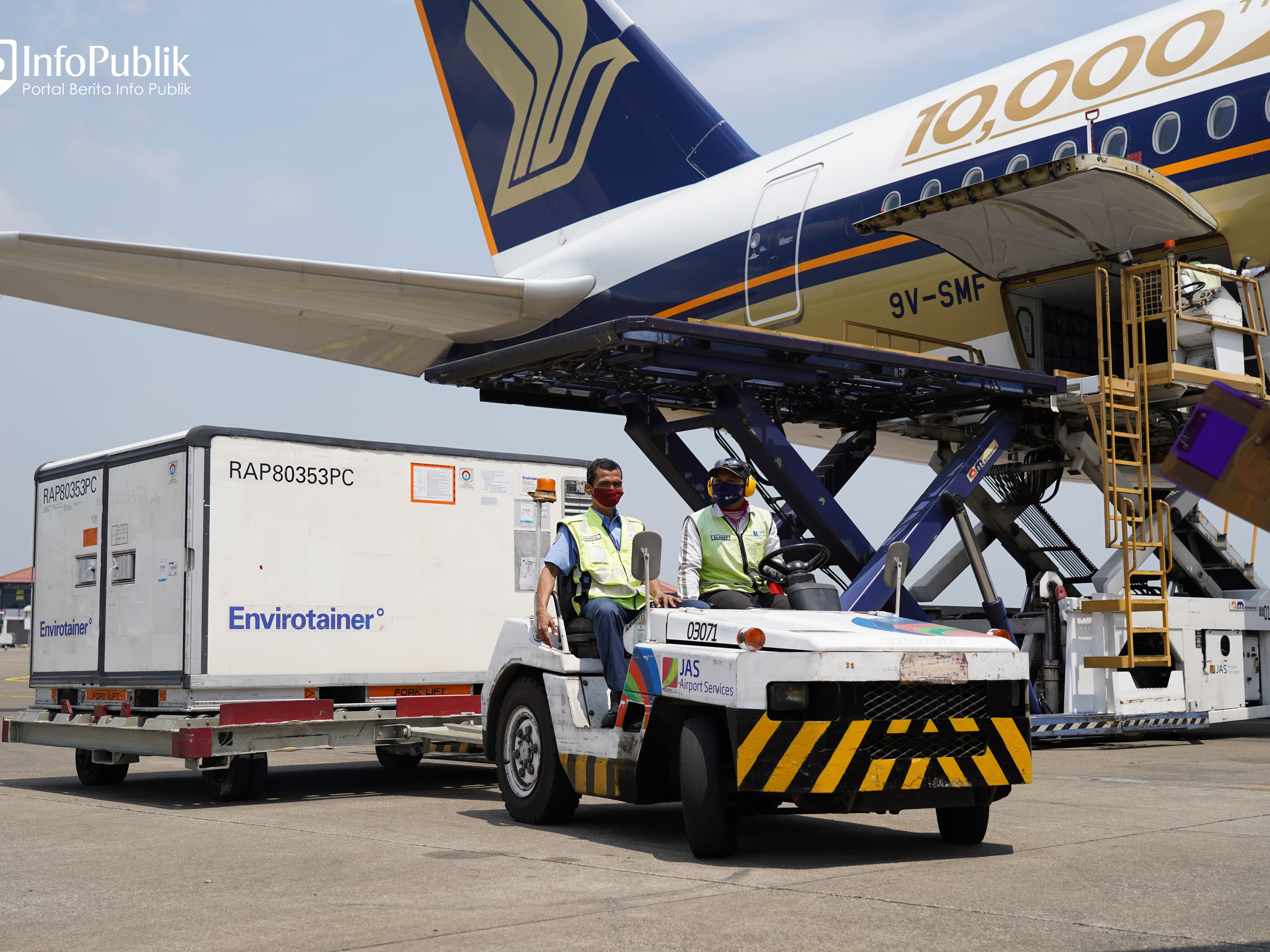 Pemerintah terus berupaya keras untuk mengamankan ketersediaan vaksin di Tanah Air.