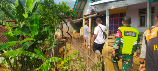 Tanah Longsor Cianjur Akibatkan Satu Warga Luka Berat
