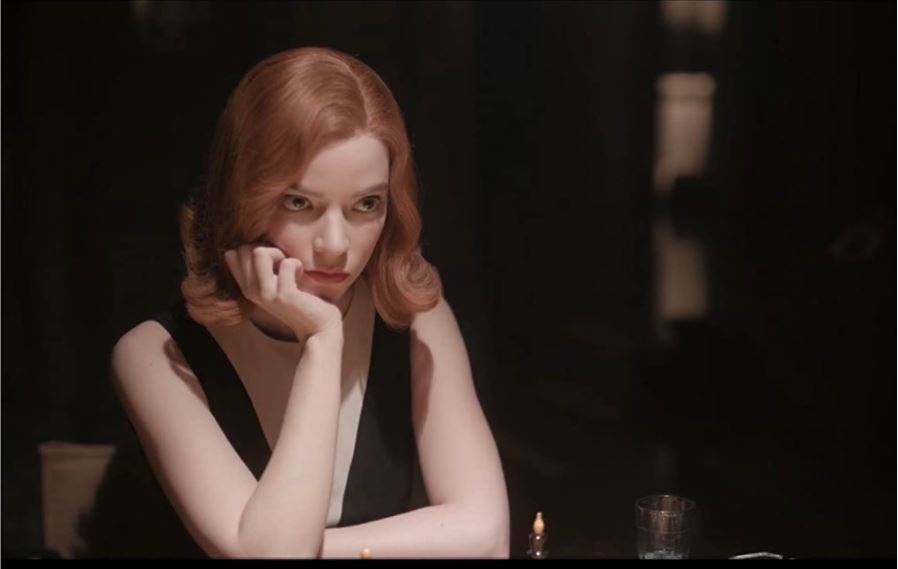 Cuplikan adegan dalam serial The Queen's Gambit