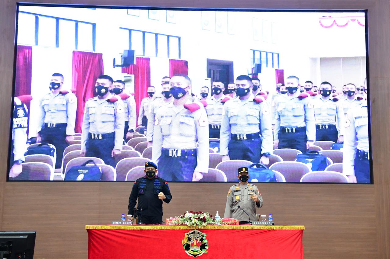 Dankorbrimob Polri Irjen Anang Revandoko (baju hitam) sampaikan pesan ke taruna taruni Akpol, Jumat (24/9)