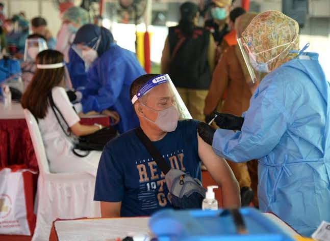 Vaksinasi di Stadion Patriot, Bekasi